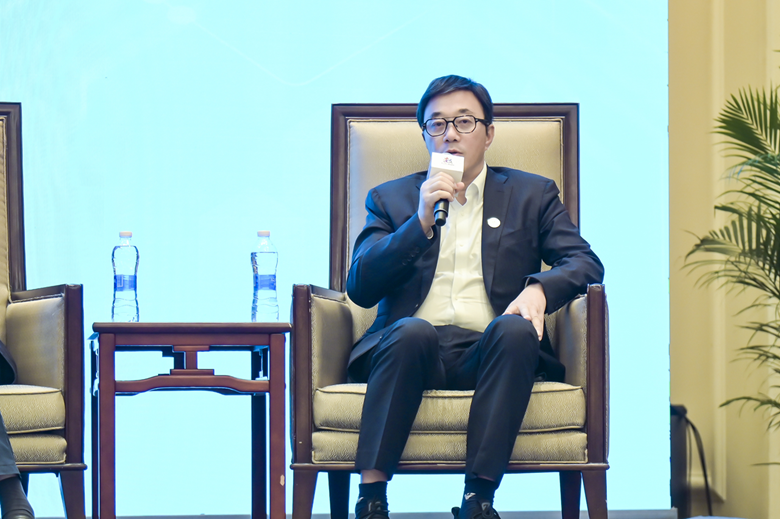 鄧中翰院士應邀出席數字中國建設峰會